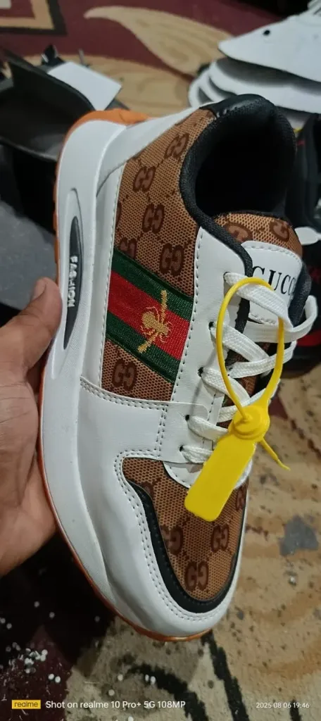 Sports shoes