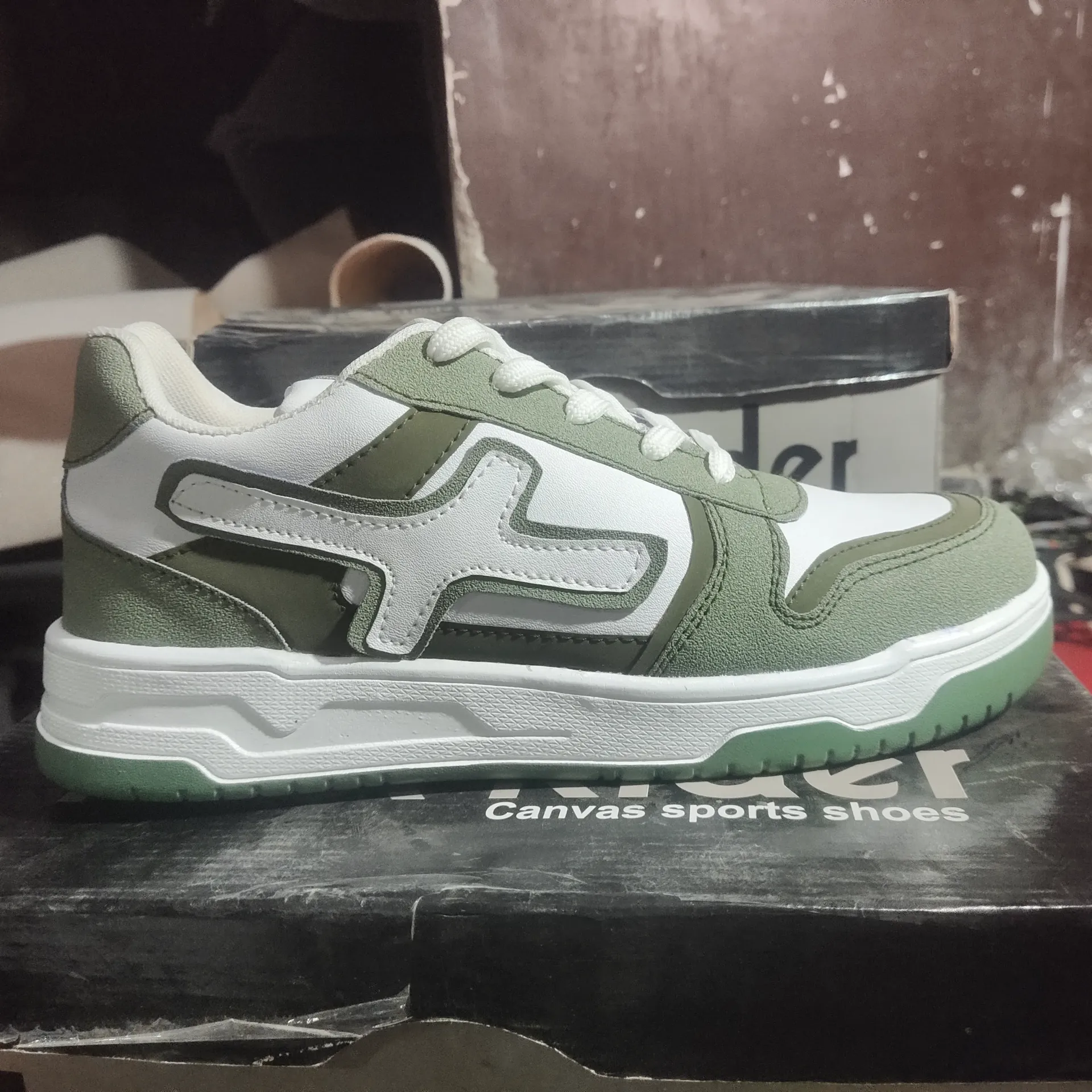 Casual shoes